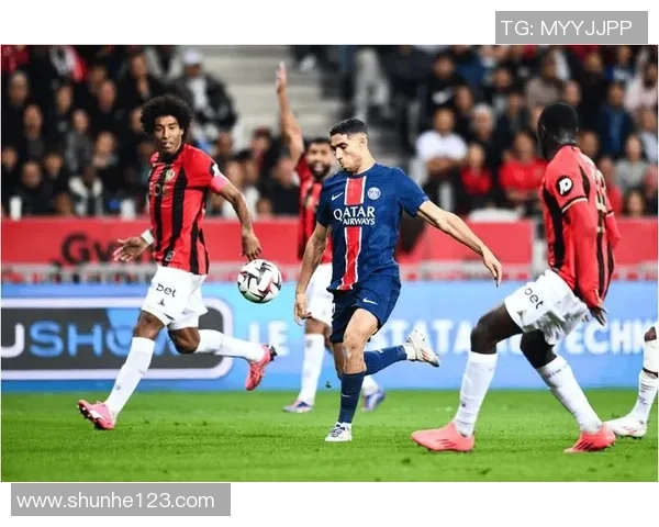 西甲赛场惊现冷门巴黎圣日耳曼战胜那不勒斯引发争议判罚讨论